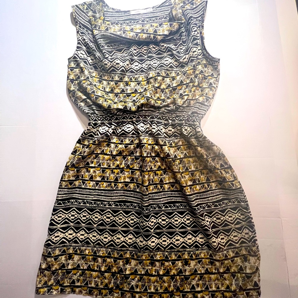 Sleeveless tribal print dress (L)